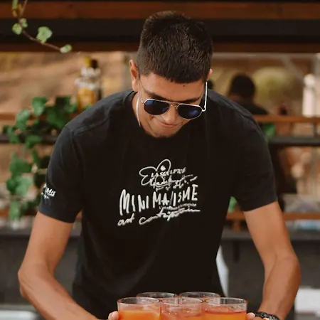 The Tree House Tenerife Хостел